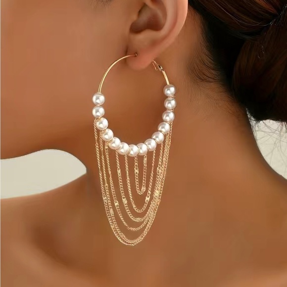 Jewelry - NWT Pearl golden chain hoop earrings NIP